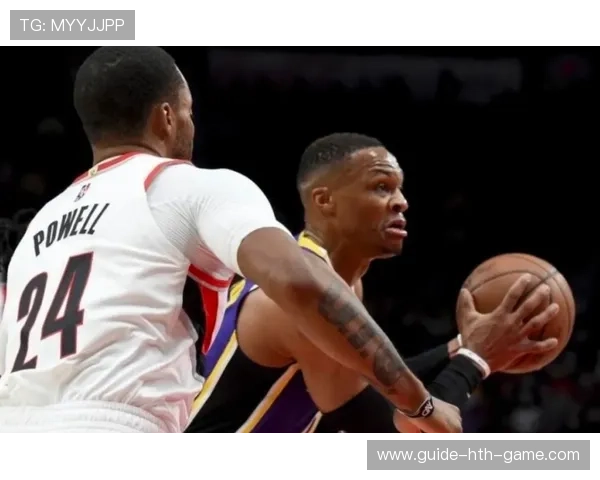 利拉德挡拆后三分再进，密尔沃基外线点燃